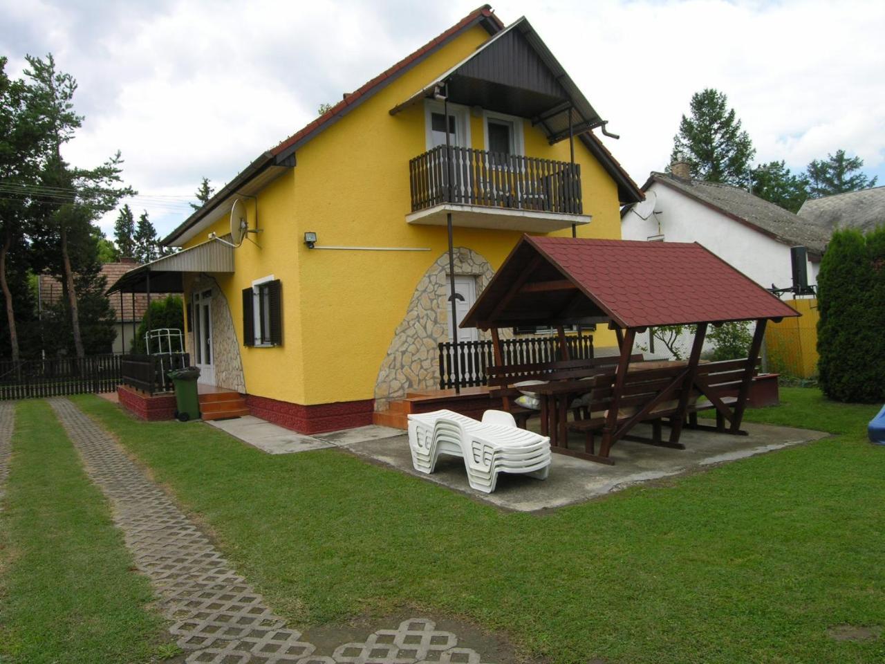 Holiday Home In Balatonmariafuerdo 19426 Exterior photo